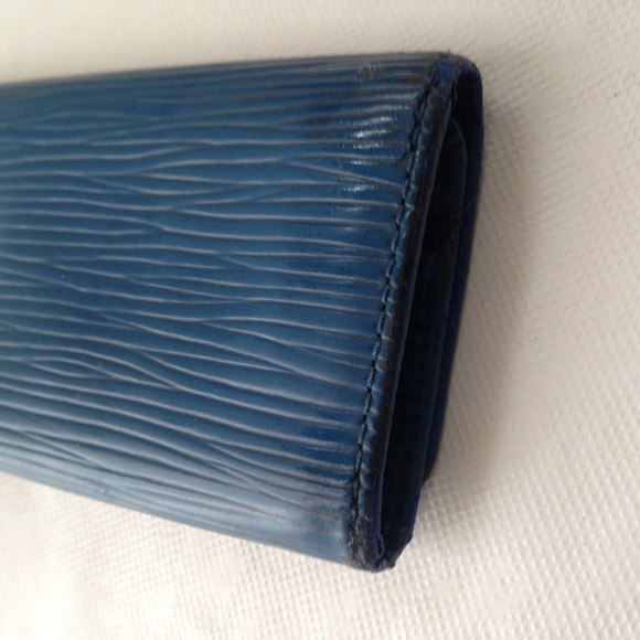 Authentic, Louis Vuitton, Blue Epi Leather 4-Hooks - Picture 5 of 9